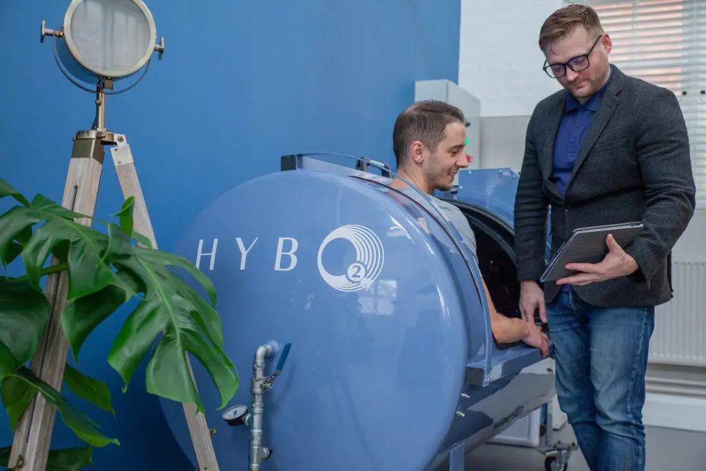 A client talking to our experienced HybO2 team about the benefits of HBOT for mental health