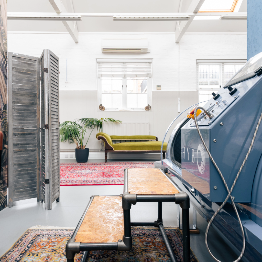 HybO2 House and a hyperbaric oxygen chamber