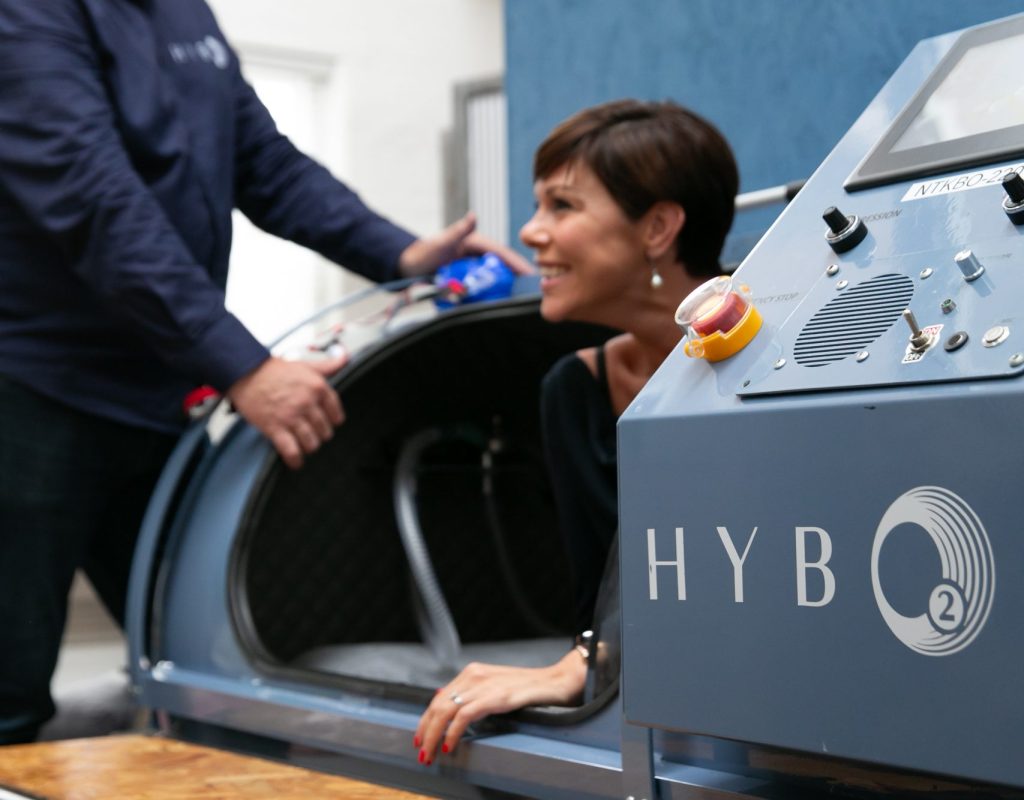 hyperbaric-chamber-woman-in-chamber